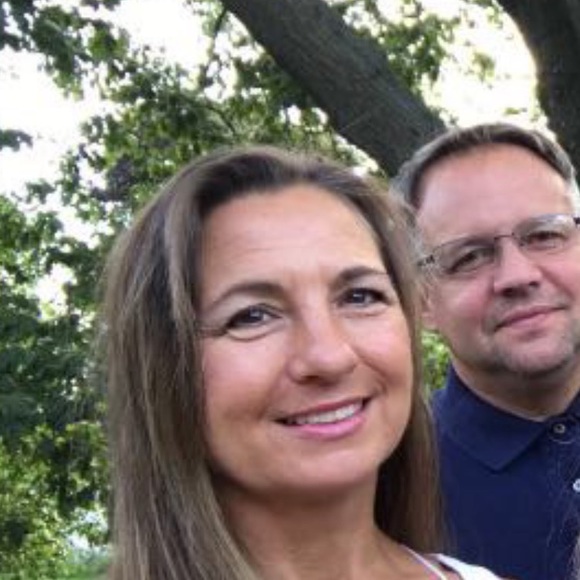 Meet your Posher, Deb - Picture 1 of 1